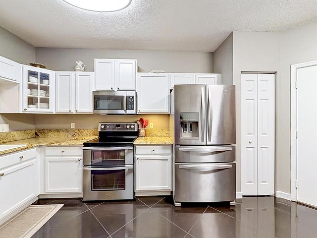 8279 Via Leonessa Drive, Boca Raton, FL 33433