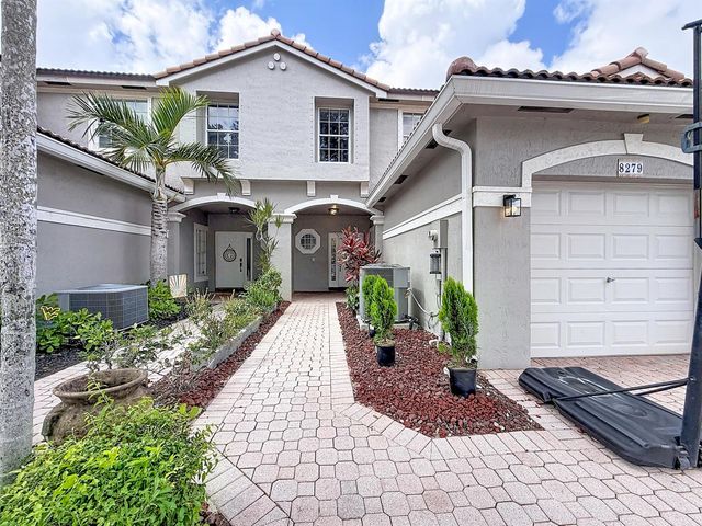 8279 Via Leonessa Drive, Boca Raton, FL 33433