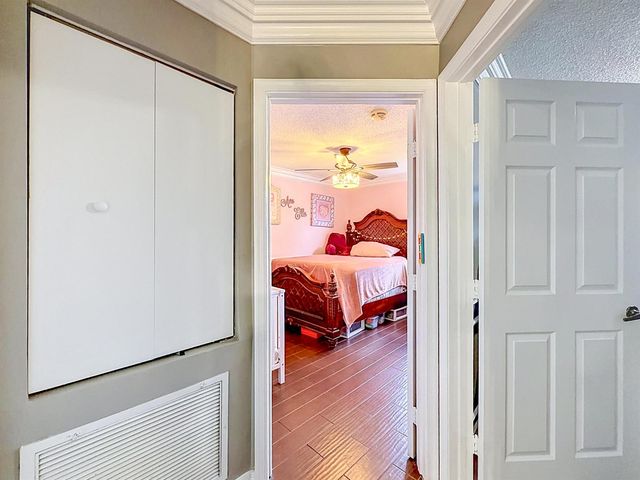 8279 Via Leonessa Drive, Boca Raton, FL 33433