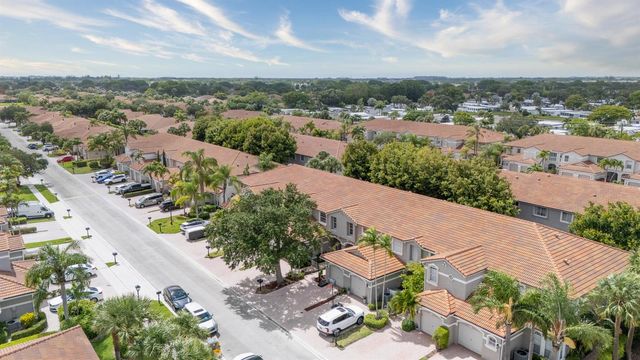 8279 Via Leonessa Drive, Boca Raton, FL 33433