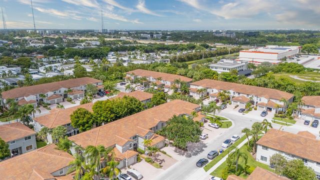 8279 Via Leonessa Drive, Boca Raton, FL 33433