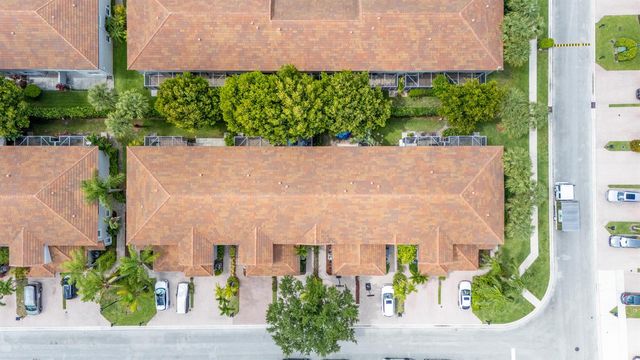 8279 Via Leonessa Drive, Boca Raton, FL 33433