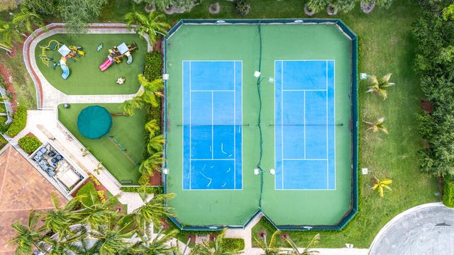 8279 Via Leonessa Drive, Boca Raton, FL 33433