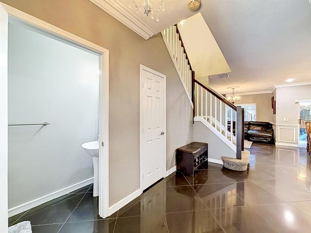 8279 Via Leonessa Drive, Boca Raton, FL 33433