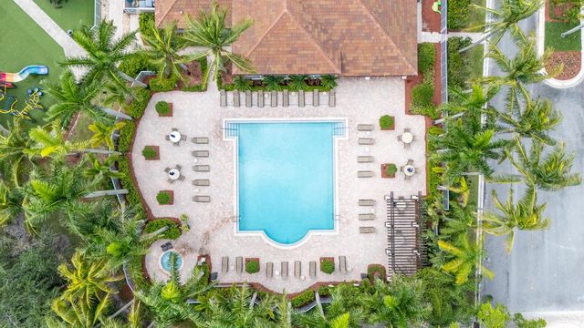 8279 Via Leonessa Drive, Boca Raton, FL 33433