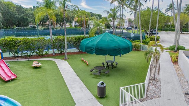 8279 Via Leonessa Drive, Boca Raton, FL 33433
