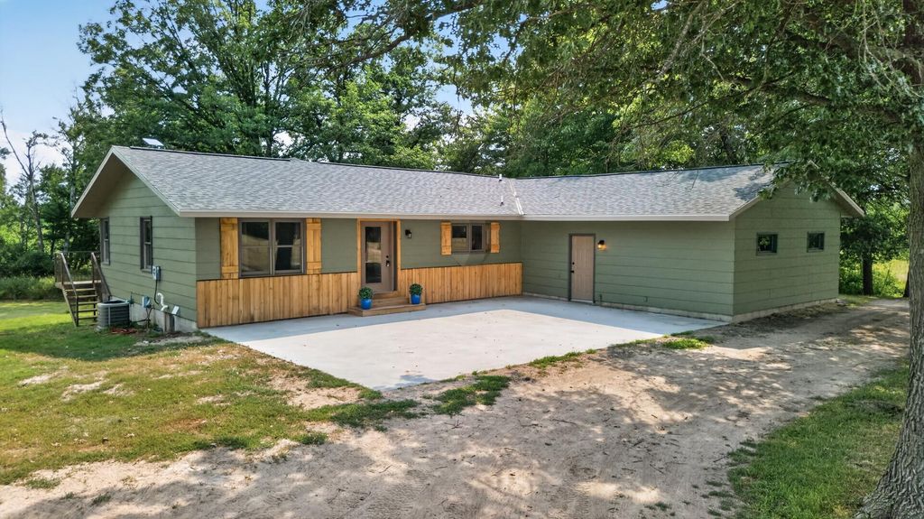9800 253rd Avenue NE, Stacy, MN 55079 — exterior