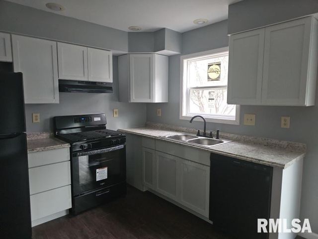 6104-06 N FROSTWOOD Parkway, Peoria, IL 61615