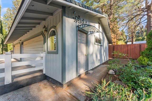 4624 Pony Express Trl, Camino, CA 95709