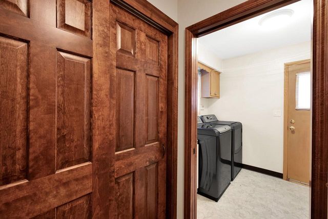 2760 N Park DRIVE, Wauwatosa, WI 53222