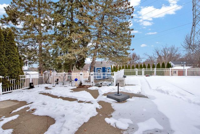 2760 N Park DRIVE, Wauwatosa, WI 53222