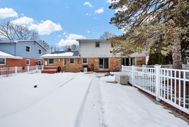 2760 N Park DRIVE, Wauwatosa, WI 53222