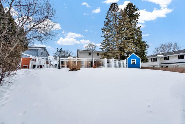 2760 N Park DRIVE, Wauwatosa, WI 53222