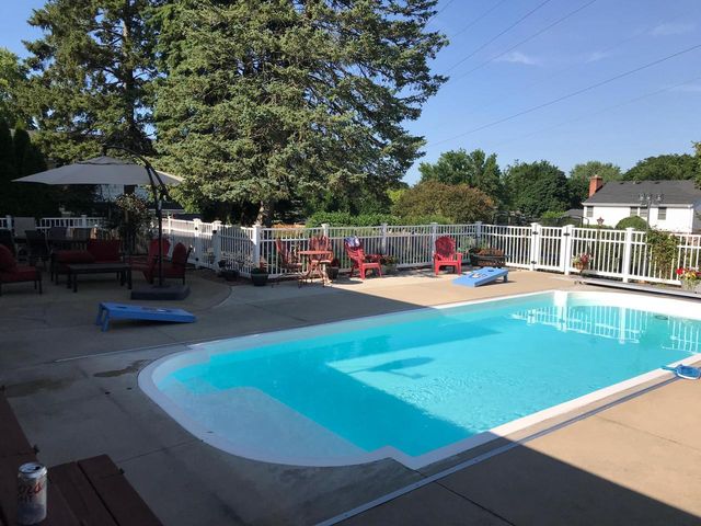 2760 N Park DRIVE, Wauwatosa, WI 53222