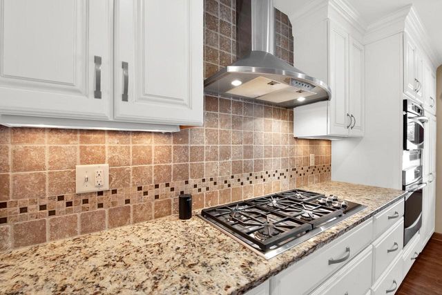 2760 N Park DRIVE, Wauwatosa, WI 53222