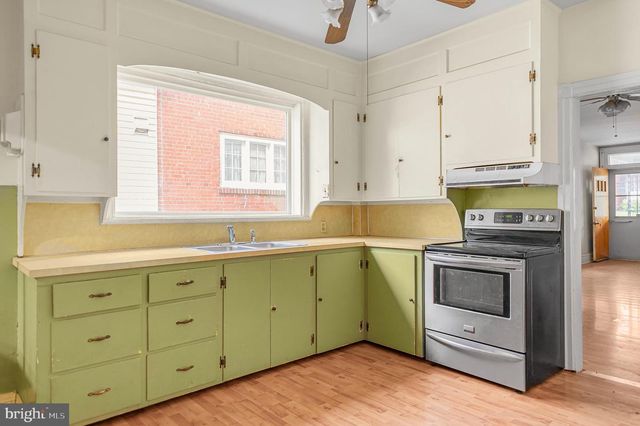 812 STANBRIDGE ST, Norristown, PA 19401