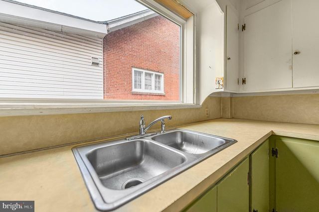 812 STANBRIDGE ST, Norristown, PA 19401