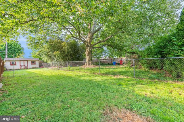 812 STANBRIDGE ST, Norristown, PA 19401
