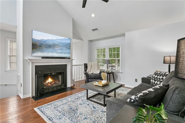 6 Tamarisk Quay Apt I, Hampton, VA 23666
