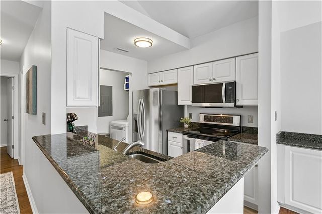 6 Tamarisk Quay Apt I, Hampton, VA 23666