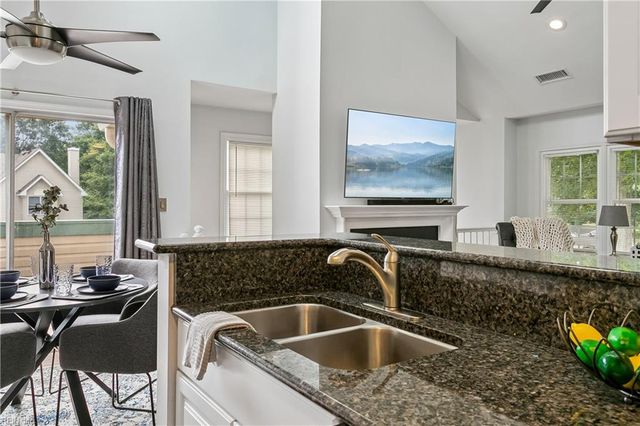 6 Tamarisk Quay Apt I, Hampton, VA 23666