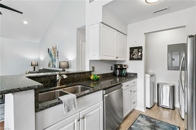 6 Tamarisk Quay Apt I, Hampton, VA 23666