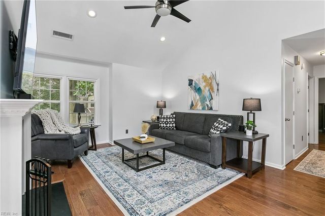 6 Tamarisk Quay Apt I, Hampton, VA 23666