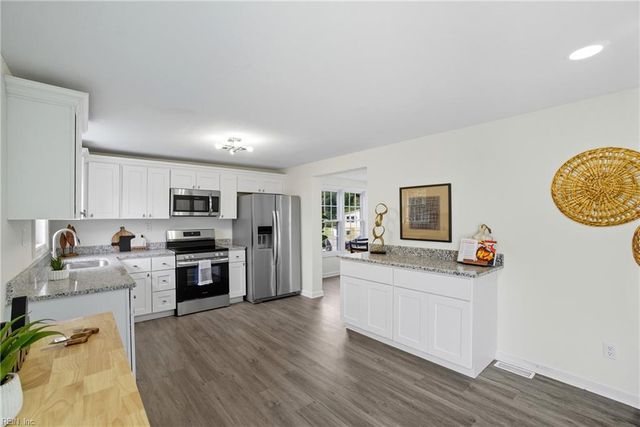 1089 Sandy Narrows CT, Virginia Beach, VA 23454