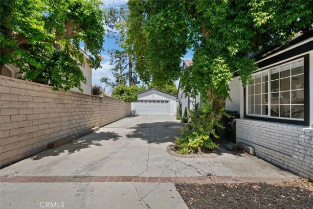 17441 Rayen Street, Sherwood Forest, CA 91325