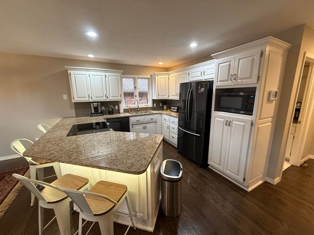 4900 S Bellhurst Avenue, Springfield, MO 65804