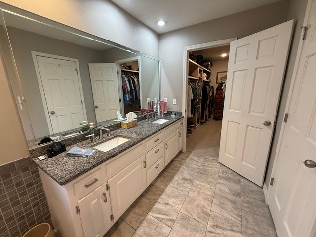 4900 S Bellhurst Avenue, Springfield, MO 65804