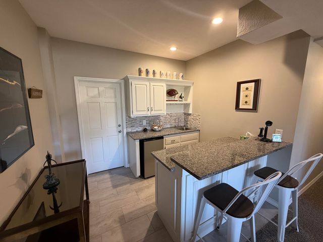 4900 S Bellhurst Avenue, Springfield, MO 65804