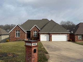 4900 S Bellhurst Avenue, Springfield, MO 65804