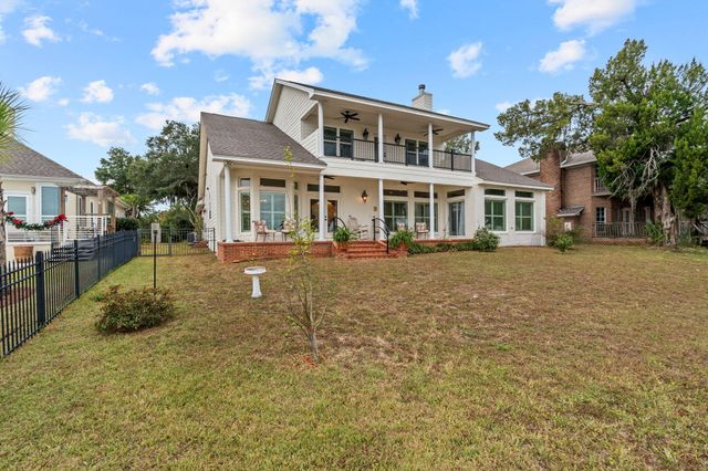 101 Harbour Pointe Drive, Lynn Haven, FL 32444