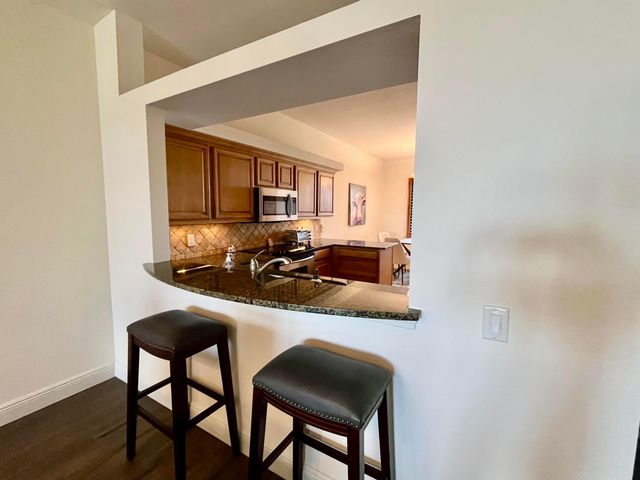 370 GOLFVIEW Road 302, North Palm Beach, FL 33408