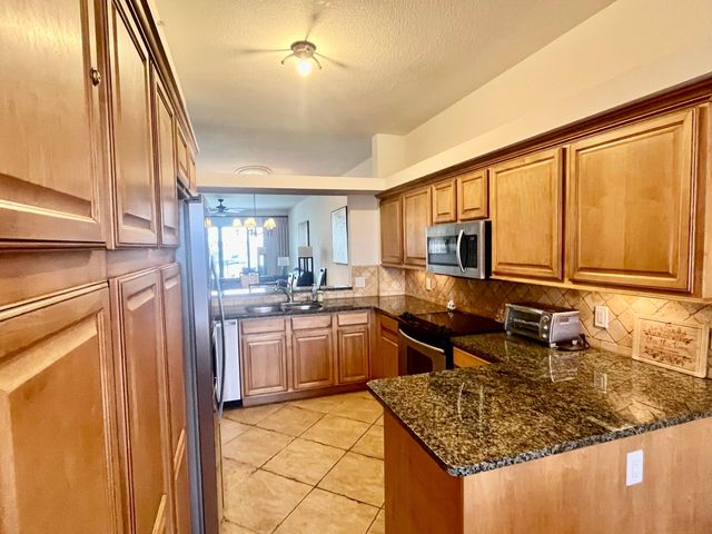 370 GOLFVIEW Road 302, North Palm Beach, FL 33408