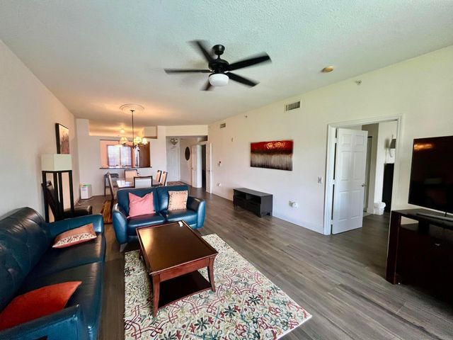 370 GOLFVIEW Road 302, North Palm Beach, FL 33408