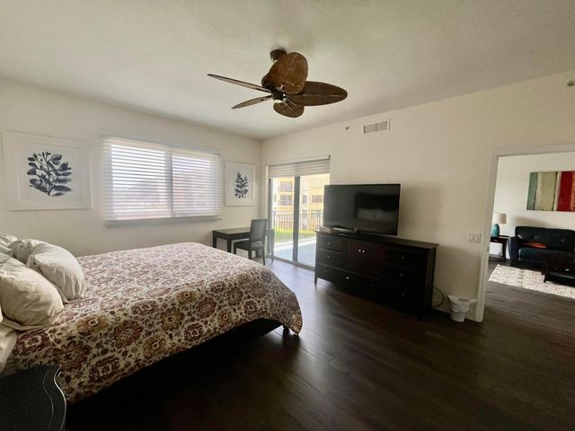 370 GOLFVIEW Road 302, North Palm Beach, FL 33408