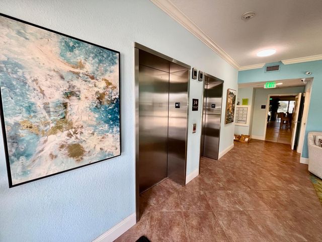 370 GOLFVIEW Road 302, North Palm Beach, FL 33408