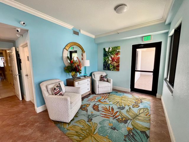 370 GOLFVIEW Road 302, North Palm Beach, FL 33408
