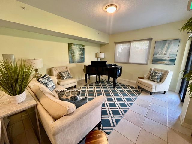 370 GOLFVIEW Road 302, North Palm Beach, FL 33408
