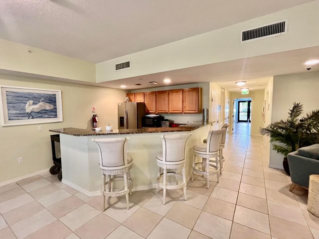 370 GOLFVIEW Road 302, North Palm Beach, FL 33408