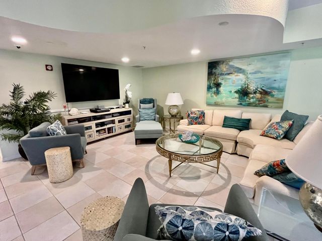 370 GOLFVIEW Road 302, North Palm Beach, FL 33408