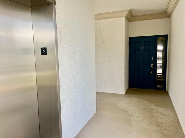 370 GOLFVIEW Road 302, North Palm Beach, FL 33408