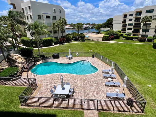 370 GOLFVIEW Road 302, North Palm Beach, FL 33408