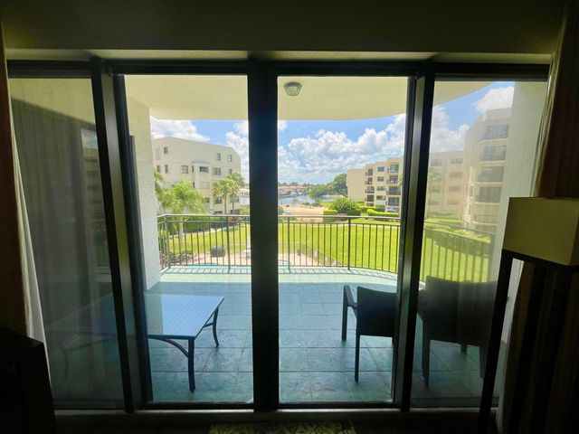 370 GOLFVIEW Road 302, North Palm Beach, FL 33408