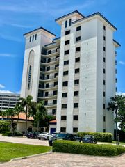 370 GOLFVIEW Road 302, North Palm Beach, FL 33408