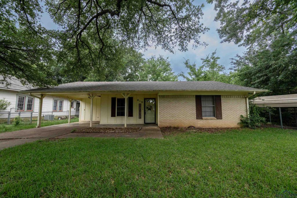 819 Carlisle Dr, Kilgore, TX 75662