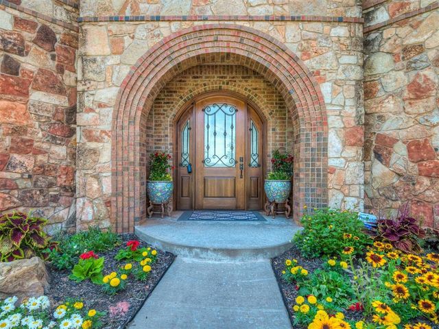 5001 Carrington Place, Oklahoma City, OK 73131