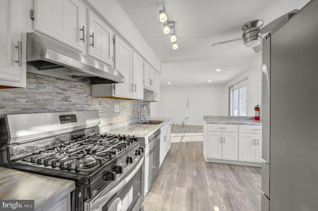 30 OAK FOREST DR, Sicklerville, NJ 08081